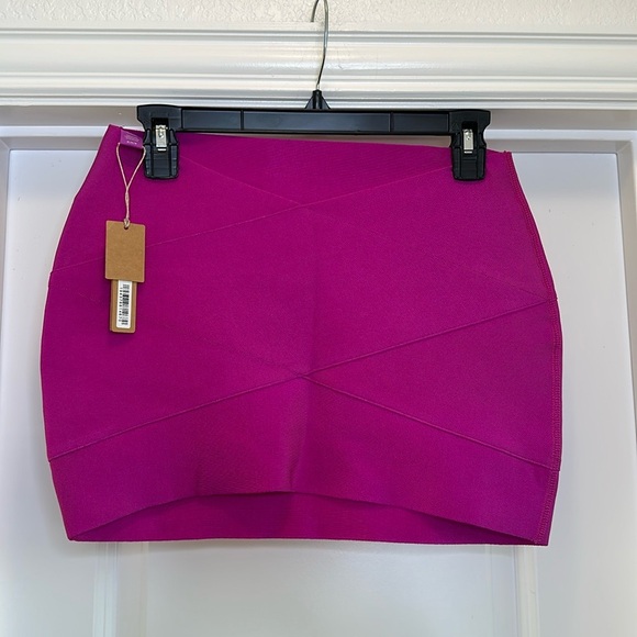 SKIMS Skims Knit Swim Mini Skirt cover up in
Lollipop NWT SIZE medium - Picture 2 of 5